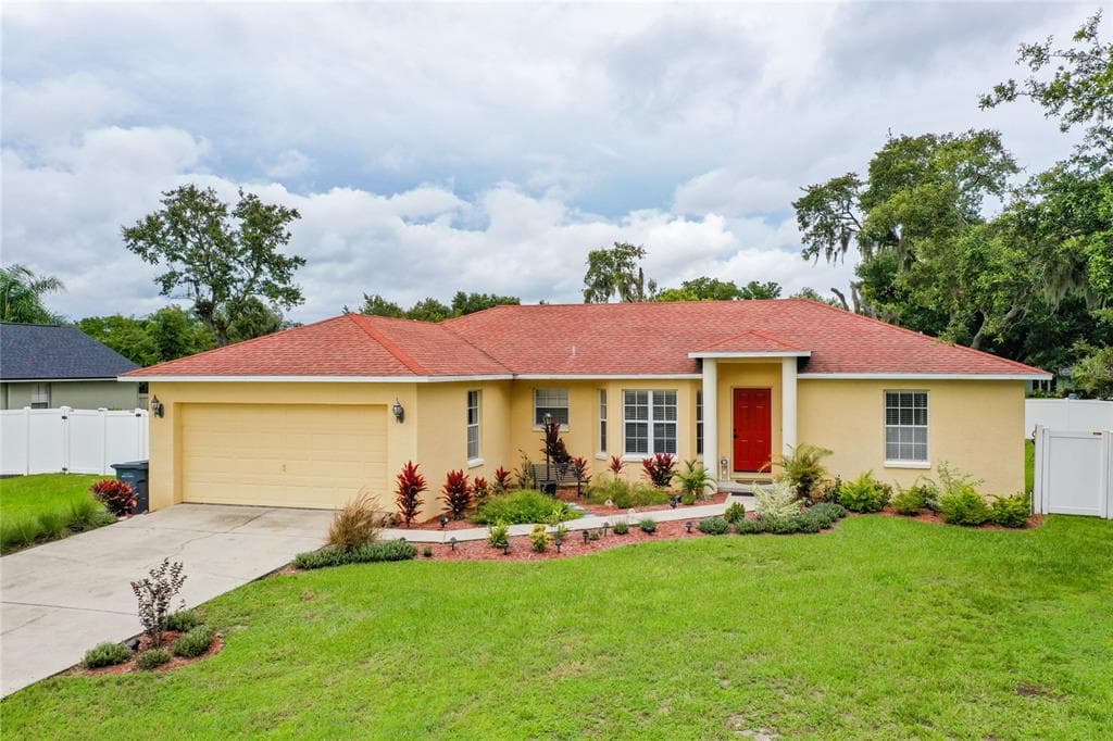 1211 LAKE LOOP WINTER HAVEN, FL 33880