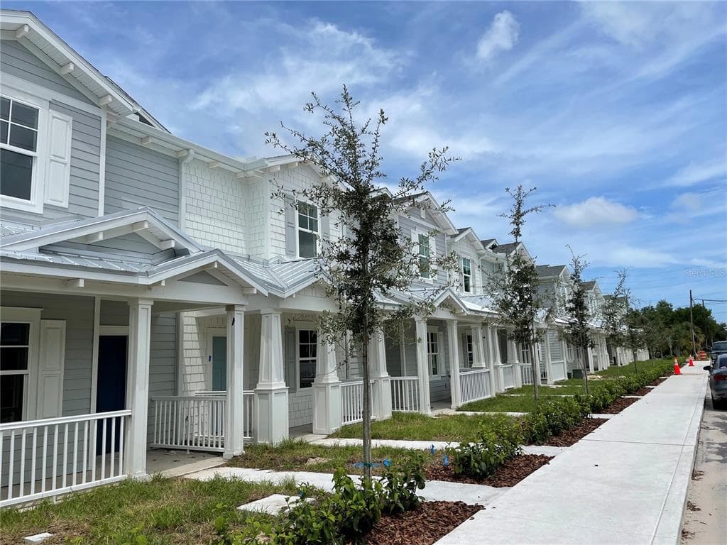 135 RING AVENUE N TARPON SPRINGS, FL 34689