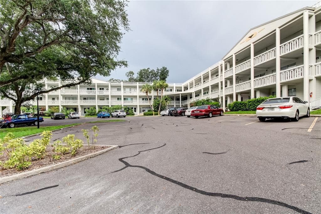 2021 AUSTRALIA WAY W UNIT 35 CLEARWATER, FL 33763
