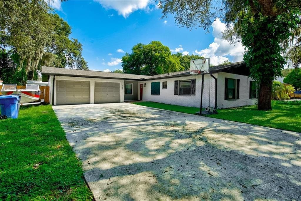 908 WOODLAND TERRACE BRANDON, FL 33511