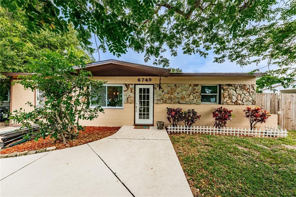 6749 81ST AVENUE N PINELLAS PARK, FL 33781