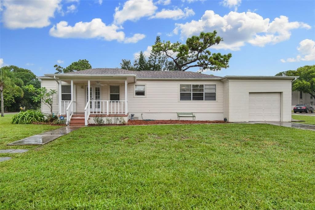146 NE MADISON CIRCLE N ST PETERSBURG, FL 33702