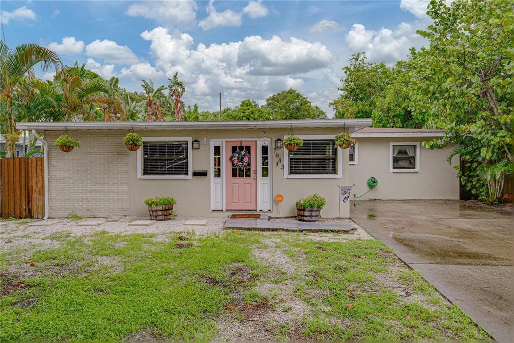 7643 33RD AVENUE N ST PETERSBURG, FL 33710