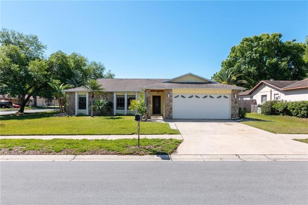 102 PEACOCK CIRCLE SAFETY HARBOR, FL 34695