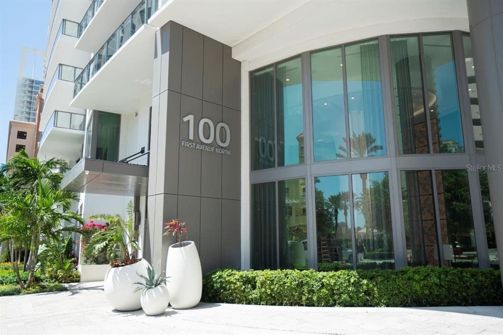 100 1ST AVENUE N UNIT 2207 ST PETERSBURG, FL 33701
