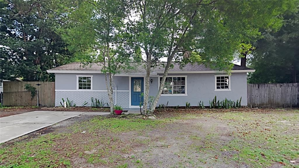 150 LAZY CIRCLE CASSELBERRY, FL 32707