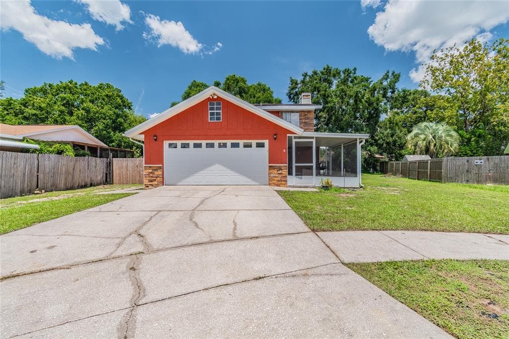 2304 SILVER HILL COURT VALRICO, FL 33594