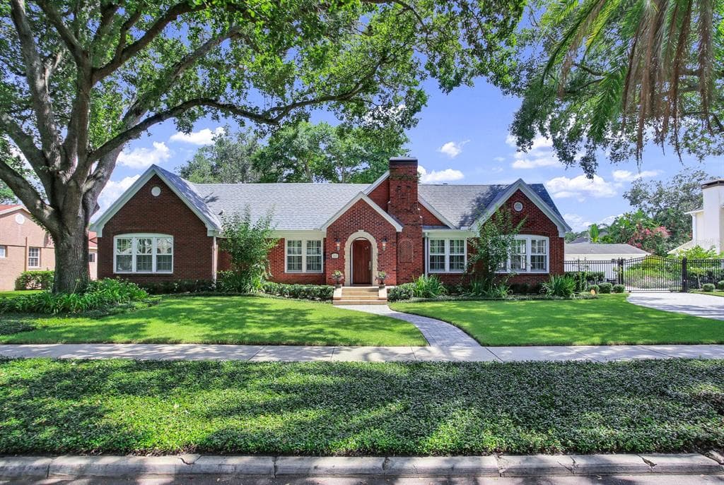 2820 W FOUNTAIN BOULEVARD TAMPA, FL 33609