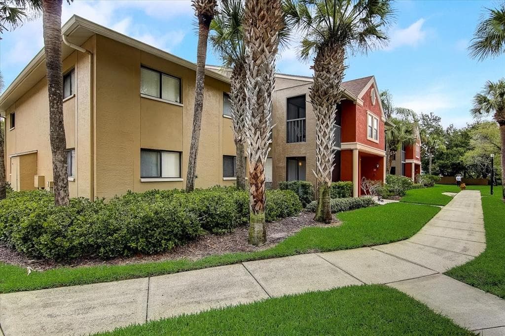 10518 WATERVIEW COURT UNIT 101 TAMPA, FL 33615