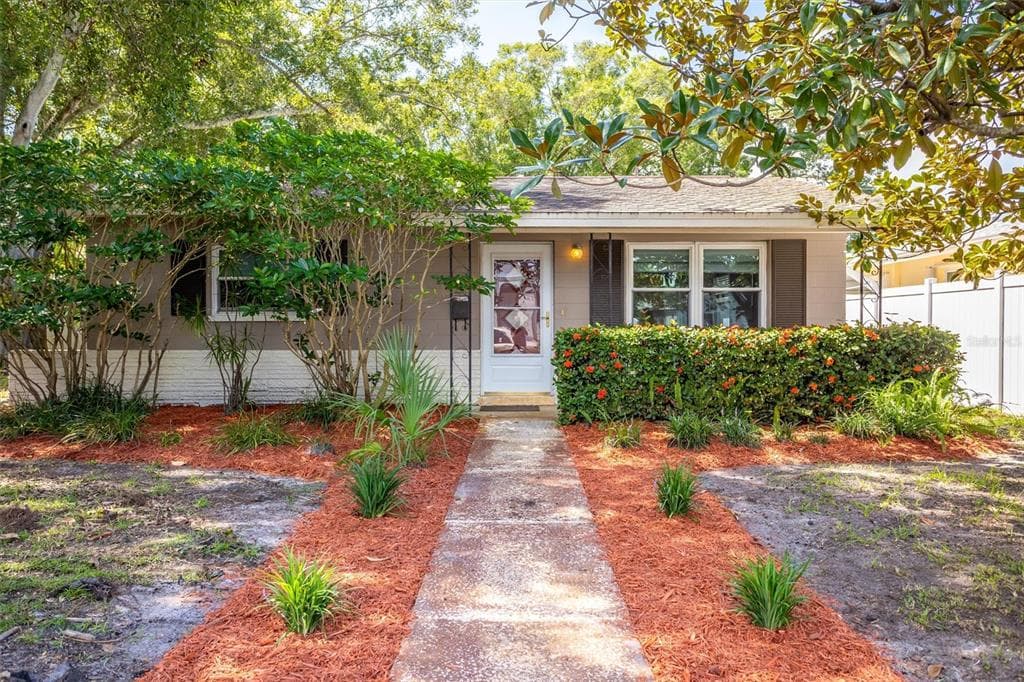5454 DARTMOUTH AVENUE N ST PETERSBURG, FL 33710