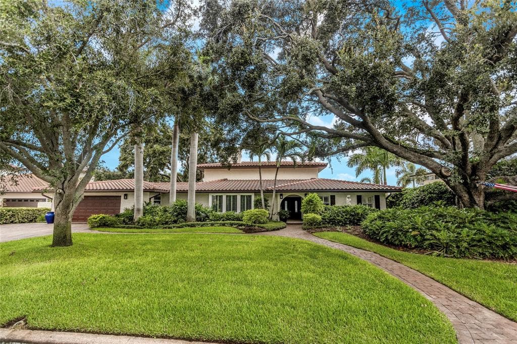 973 31ST TERRACE NE ST PETERSBURG, FL 33704