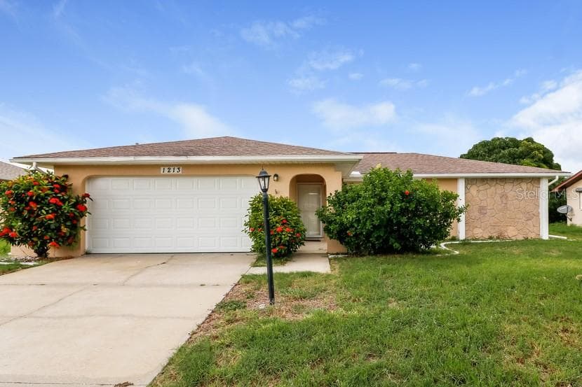 121 SE 17TH TERRACE CAPE CORAL, FL 33990