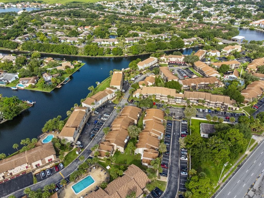 6346 NEWTOWN CIRCLE UNIT 46B4 TAMPA, FL 33615