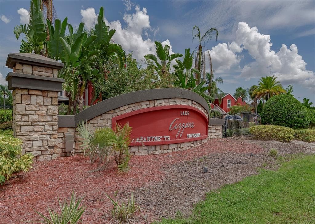 8427 SYCAMORE TREE DRIVE UNIT 202C TAMPA, FL 33614