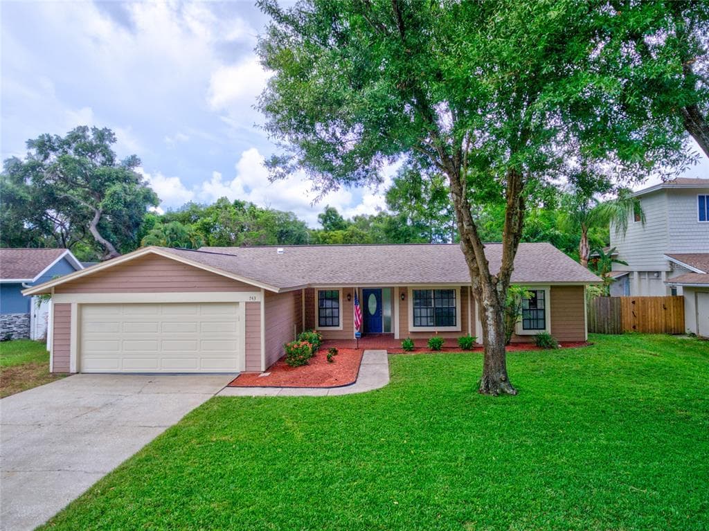 743 CREEKSIDE LANE