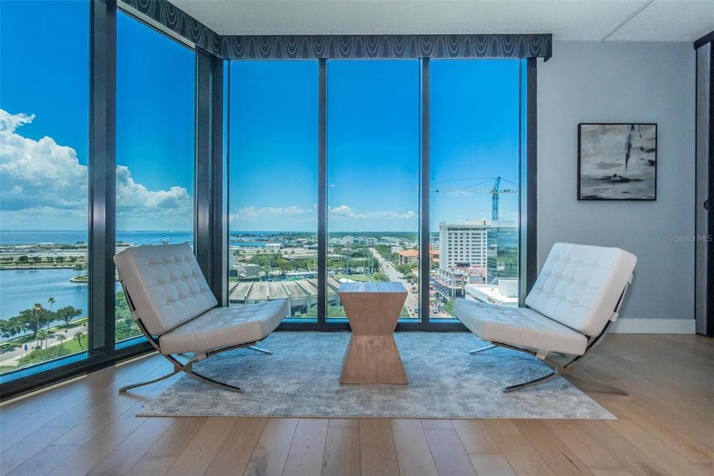 1 BEACH DRIVE SE UNIT 1407 ST PETERSBURG, FL 33701