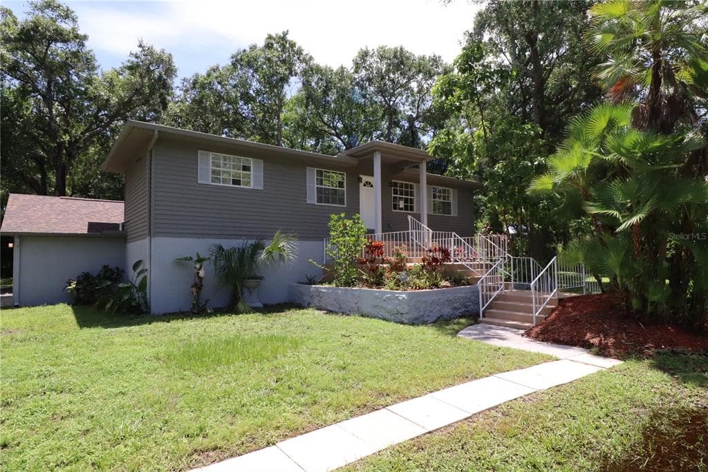 107 4TH STREET NE RUSKIN, FL 33570
