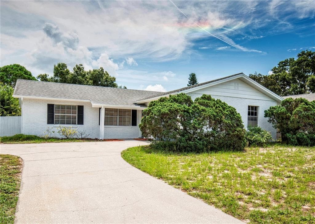1611 STONEHAVEN WAY TARPON SPRINGS, FL 34689