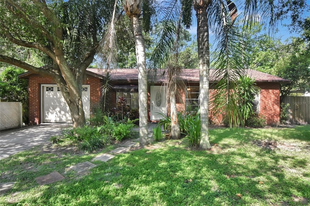 2457 GLENVIEW DRIVE LAND O LAKES, FL 34639