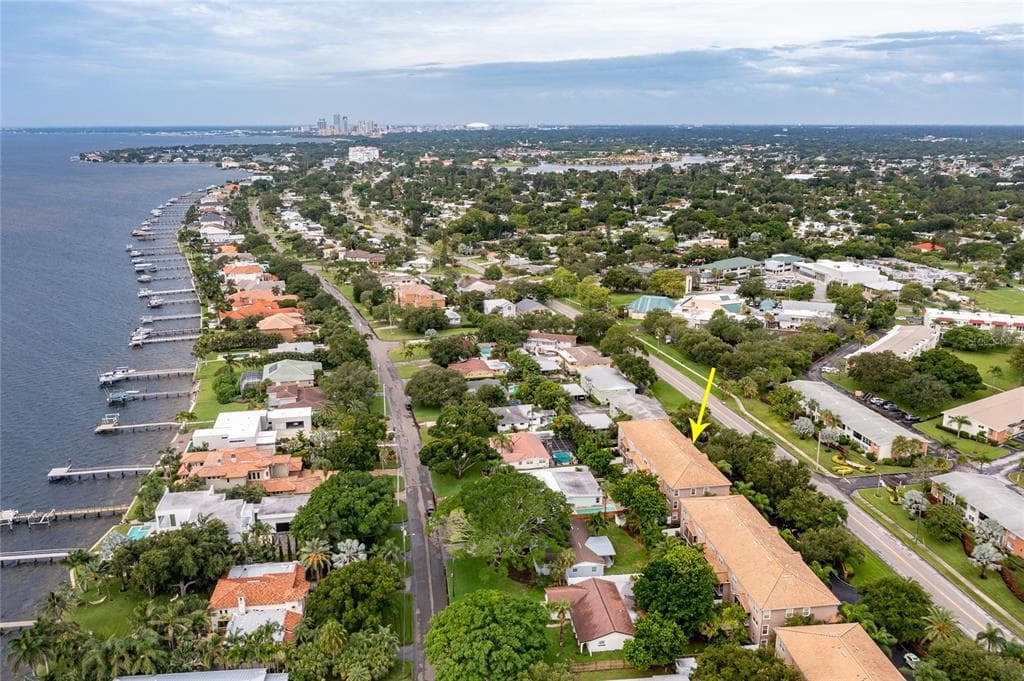 4609 OVERLOOK DRIVE NE ST PETERSBURG, FL 33703
