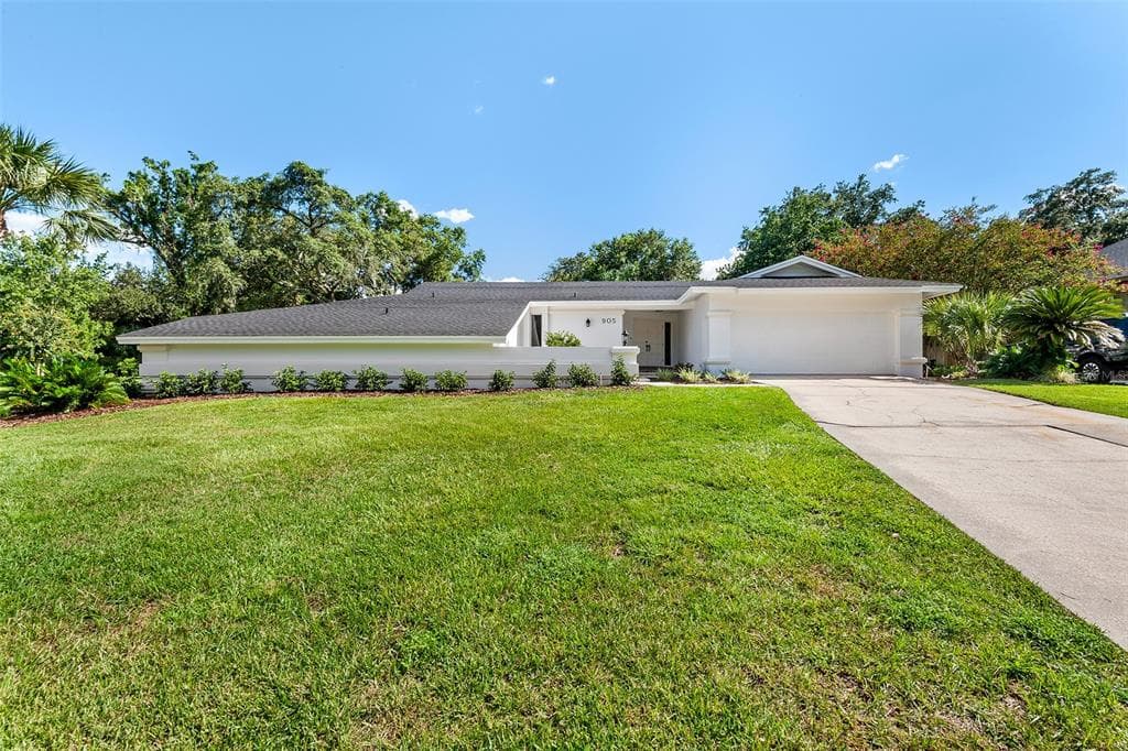 905 BROOKWOOD DRIVE