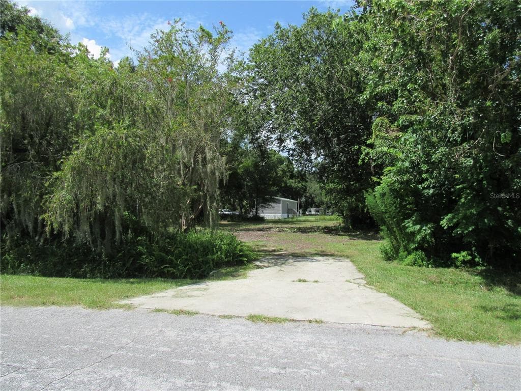 1202 CLARKWOOD DRIVE PLANT CITY, FL 33566