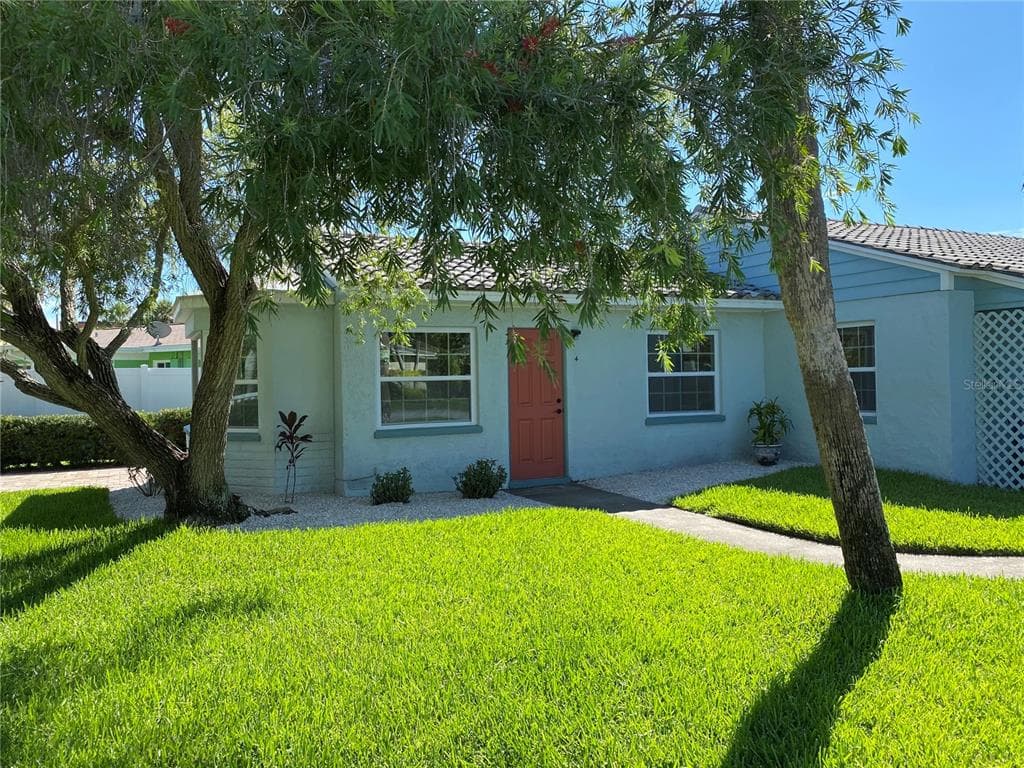 17002 DOLPHIN DRIVE UNIT 4 NORTH REDINGTON BEACH, FL 33708