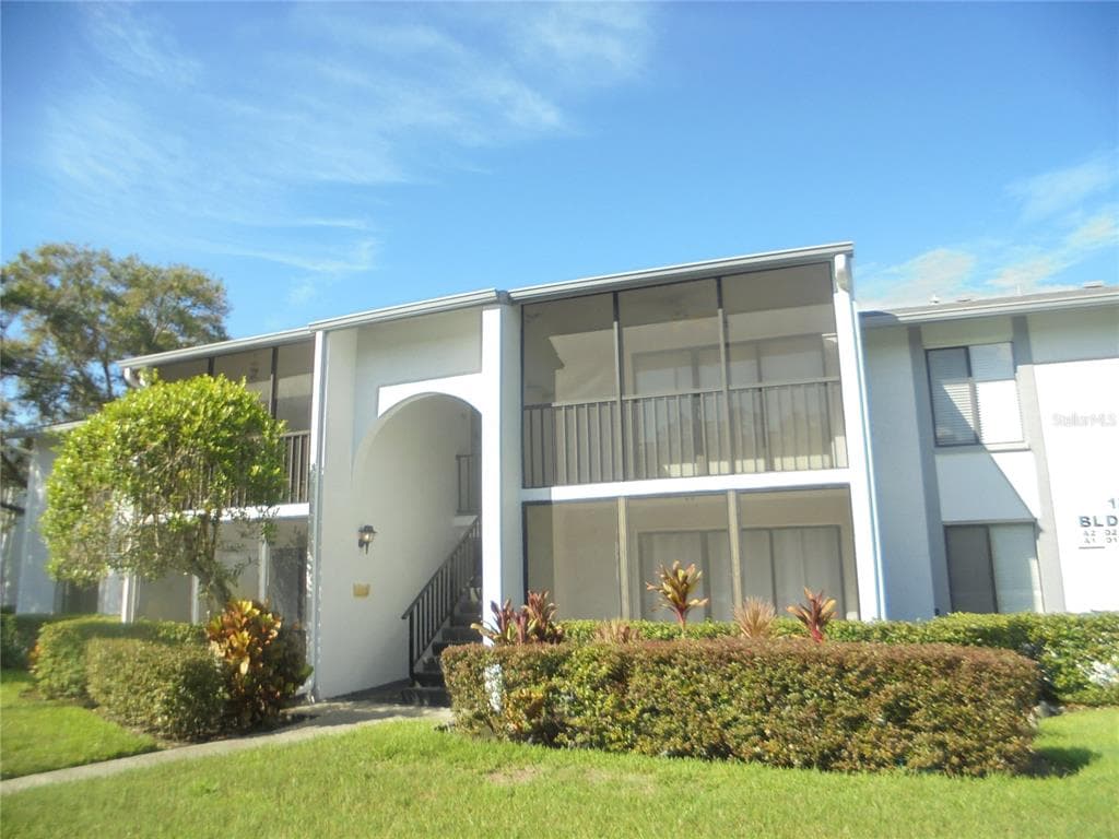 1345 PINE RIDGE CIRCLE E UNIT B1 TARPON SPRINGS, FL 34688
