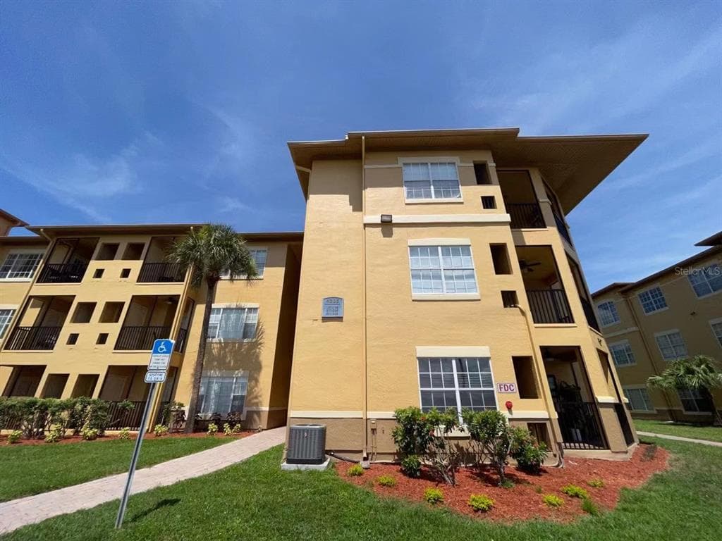 4305 BAYSIDE VILLAGE DRIVE UNIT 104 TAMPA, FL 33615