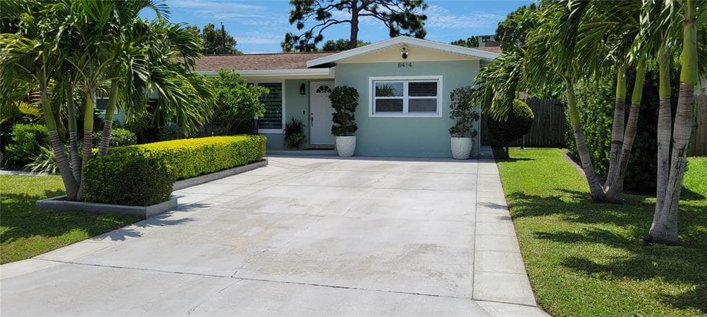 8414 IRIS AVENUE SEMINOLE, FL 33777