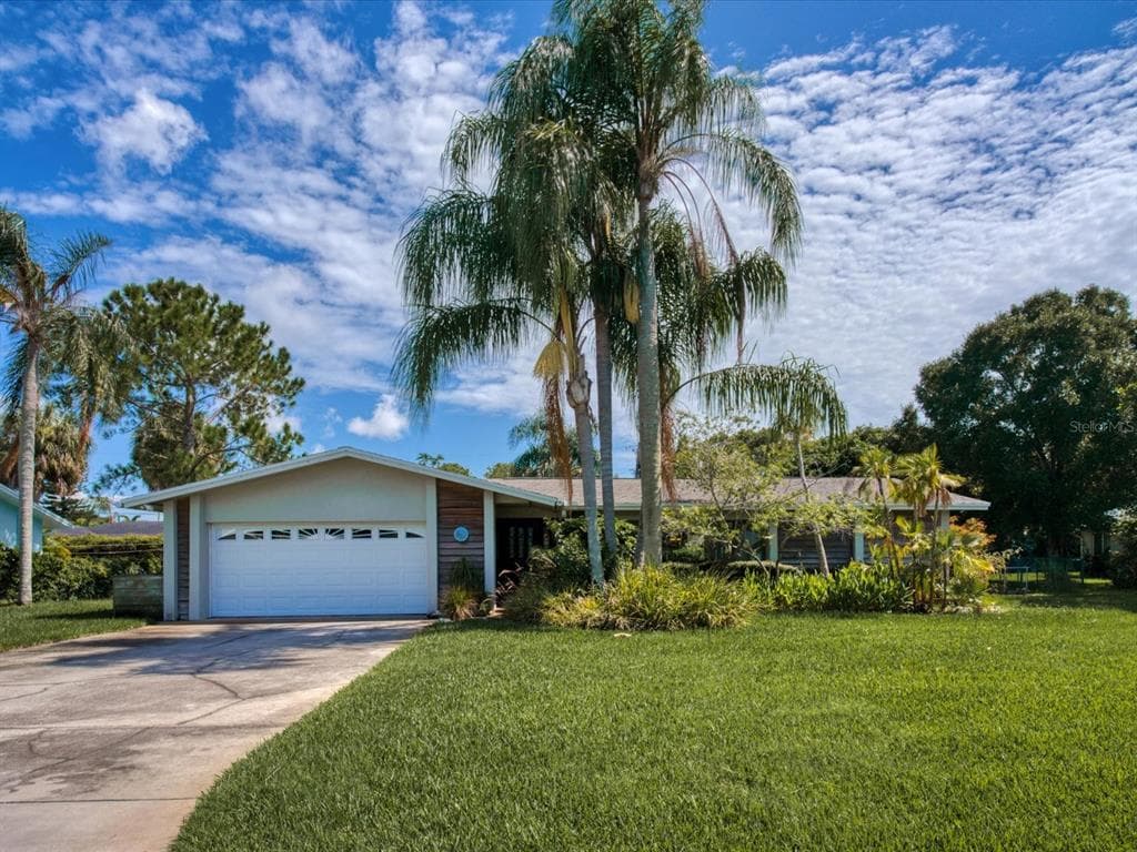 821 JACARANDA DRIVE LARGO, FL 33770