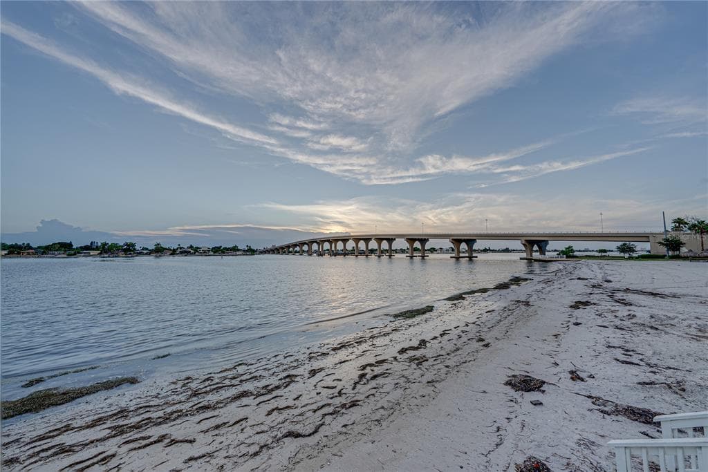 5801 BAHIA DEL MAR CIRCLE UNIT 112 ST PETERSBURG, FL 33715