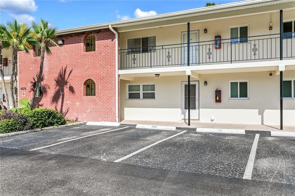 4570 OVERLOOK DRIVE NE UNIT 285 ST PETERSBURG, FL 33703