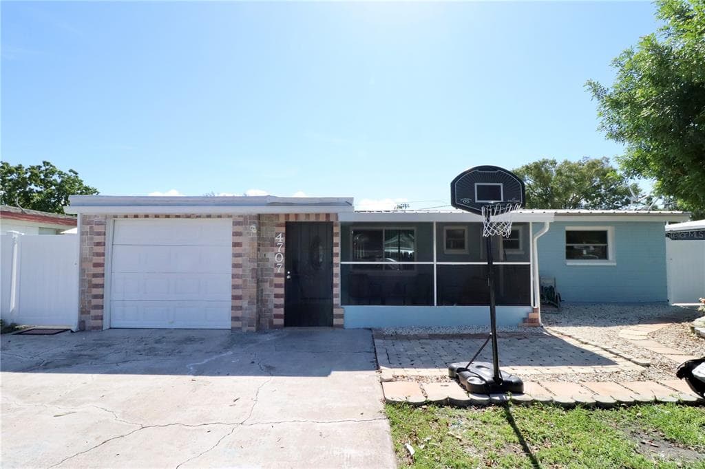 4707 CARLYLE ROAD TAMPA, FL 33615