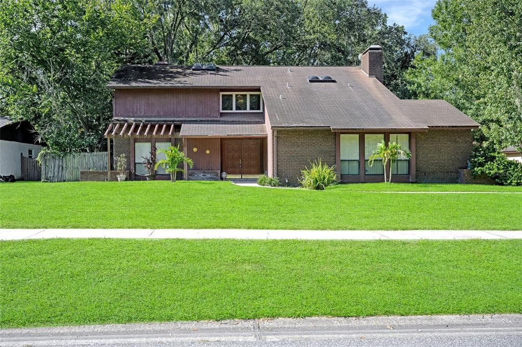 1910 TEEPEE DRIVE TAMPA, FL 33618