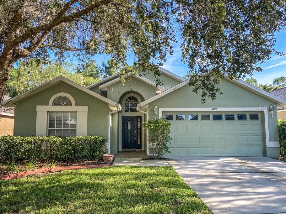 16816 HAWKGLEN PLACE LITHIA, FL 33547