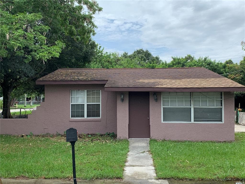 2705 6TH STREET W BRADENTON, FL 34205