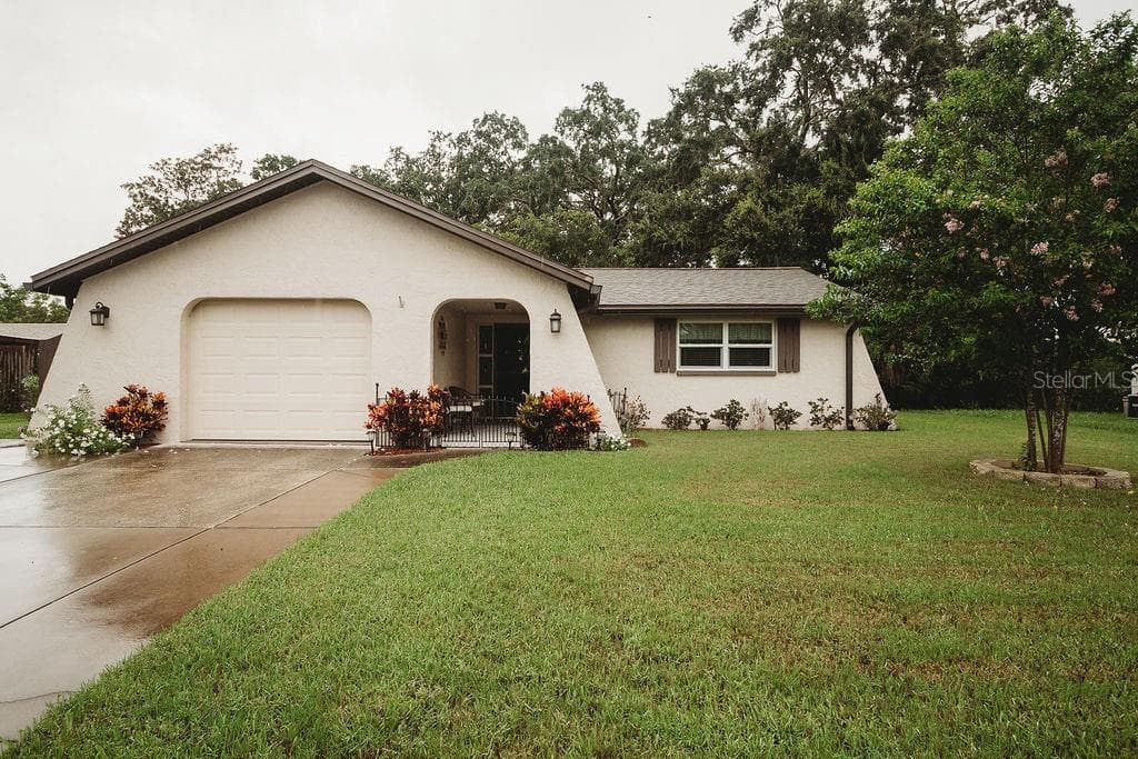 6833 LINGO COURT NEW PORT RICHEY, FL 34653