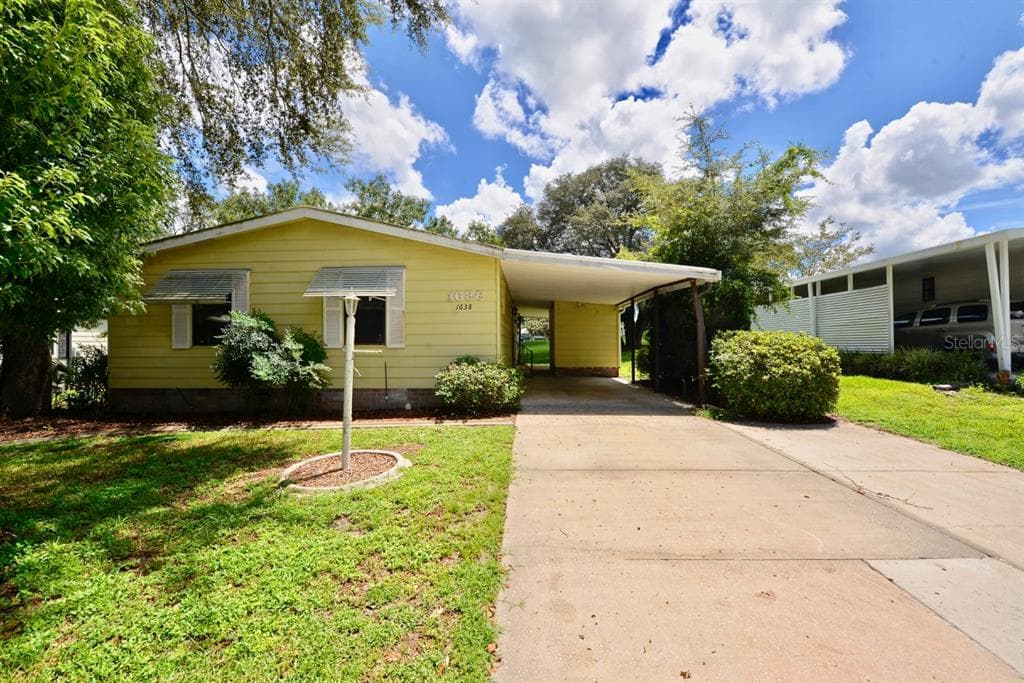 1638 W SCHWARTZ BOULEVARD LADY LAKE, FL 32159