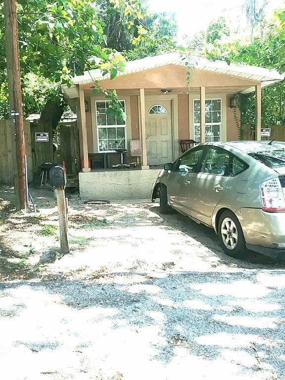 8615 N 9TH STREET TAMPA, FL 33604