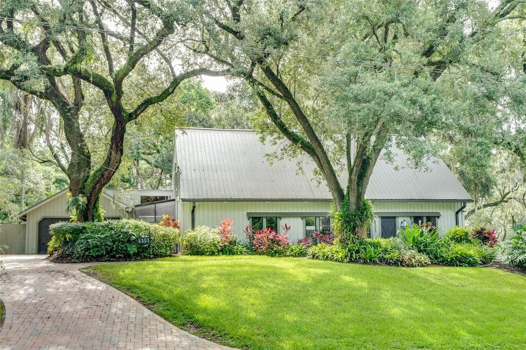 8303 N RIVER OAKS COURT TAMPA, FL 33617
