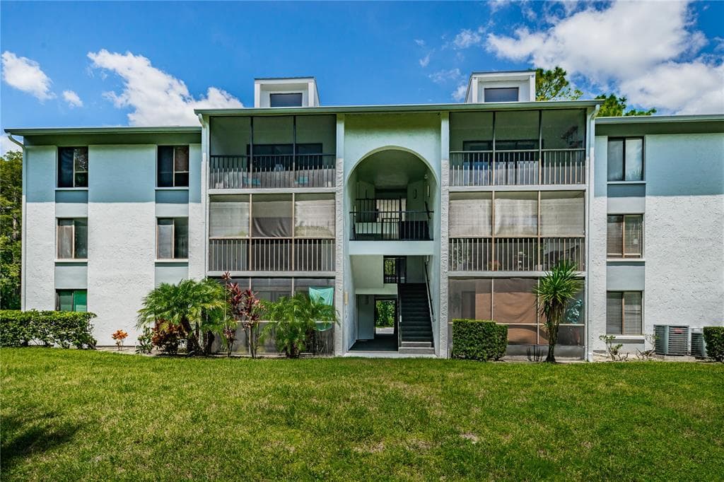 1372 PINE RIDGE CIRCLE E UNIT F2 TARPON SPRINGS, FL 34688