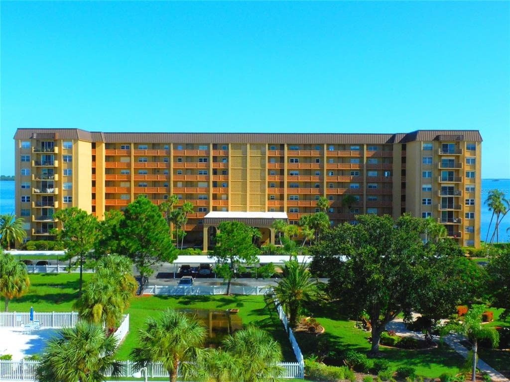 9 HAIG PLACE UNIT 401 DUNEDIN, FL 34698