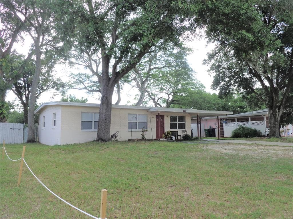 8708 N RENFREW PLACE TAMPA, FL 33604