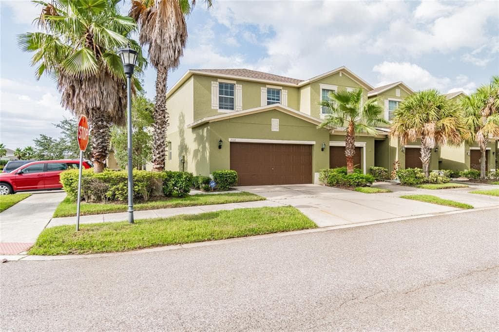 2006 HAWKS VIEW DRIVE RUSKIN, FL 33570