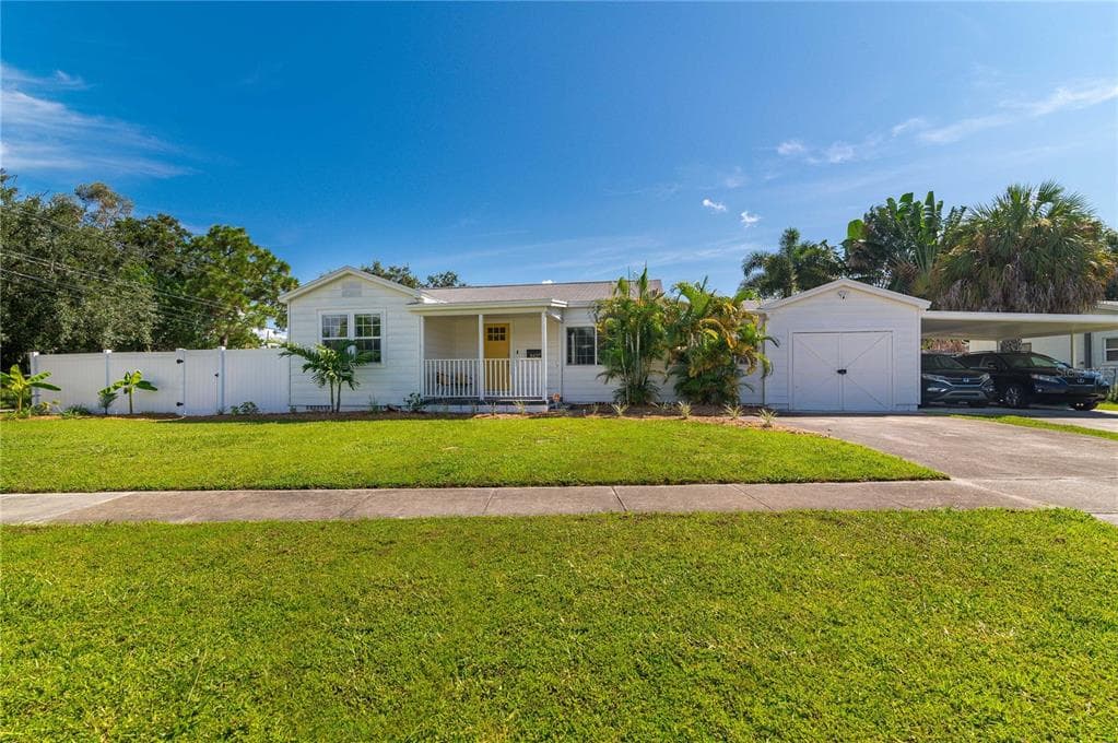 8437 WAVERLY ROAD N ST PETERSBURG, FL 33702