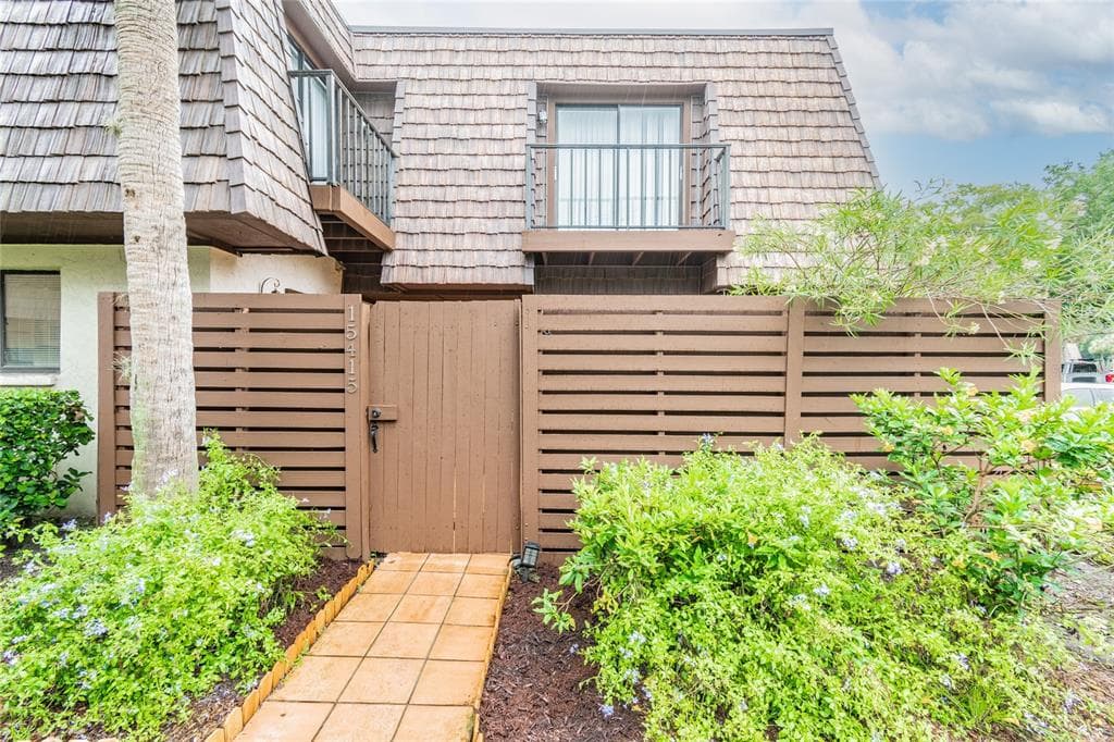 15415 W POND WOODS DRIVE TAMPA, FL 33618