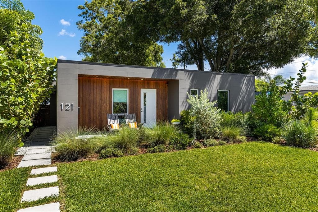 121 33RD AVENUE N ST PETERSBURG, FL 33704