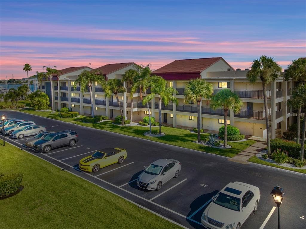 868 BAYWAY BOULEVARD UNIT 204 CLEARWATER, FL 33767