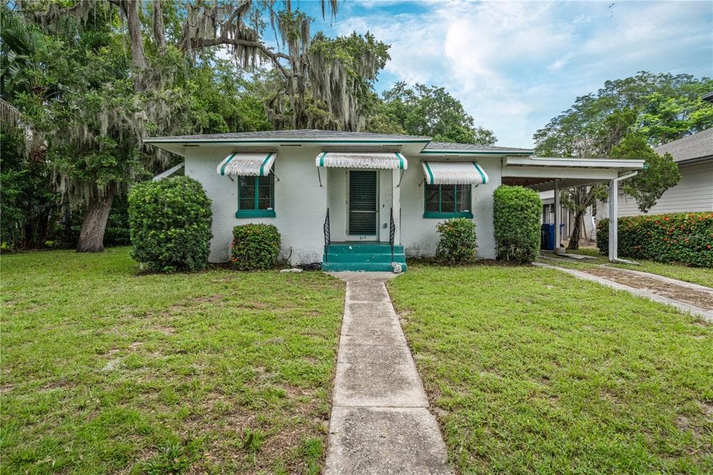 217 BROADWAY DUNEDIN, FL 34698